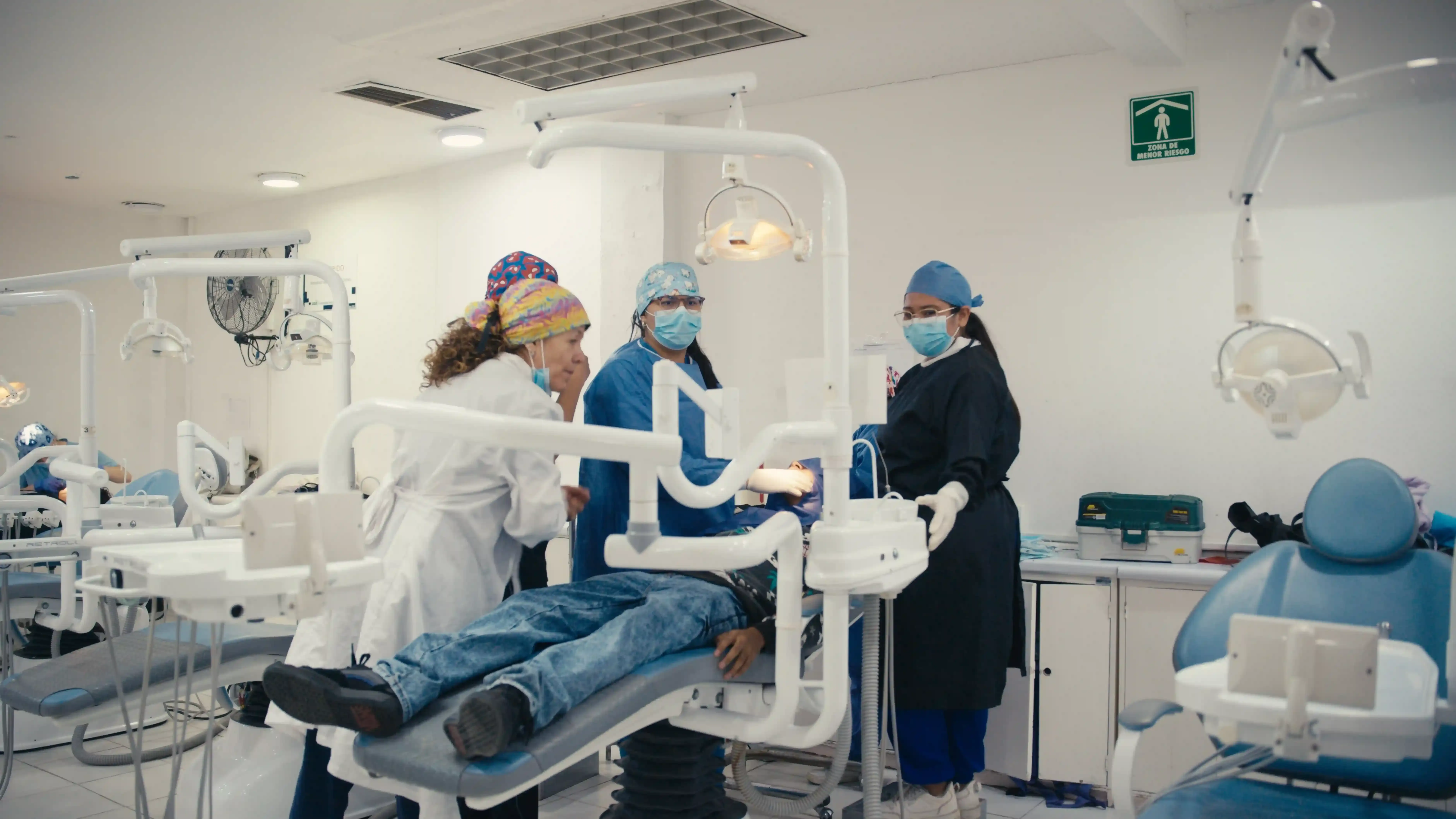 ¿Qué aprenderás en la Especialidad en Endodoncia?